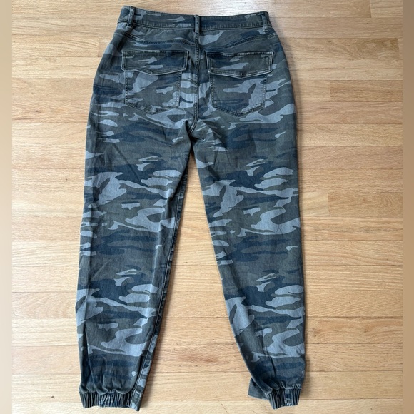 Express Camouflage Cropped Straight High Rise Pants Size 8 - Picture 6 of 13